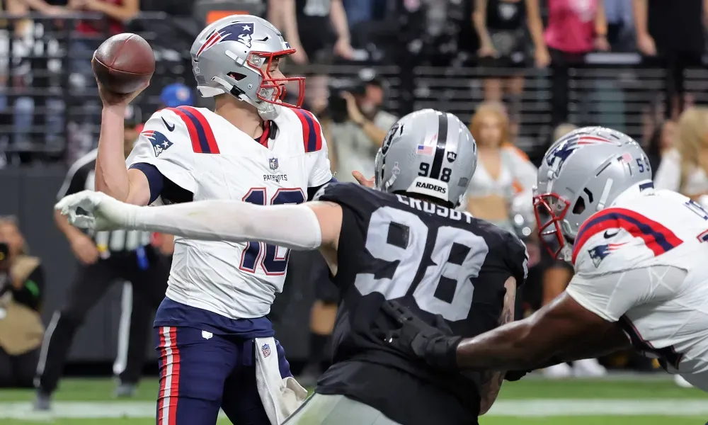 Meyers haunts old team, Patriots lose to Raiders, 21-17